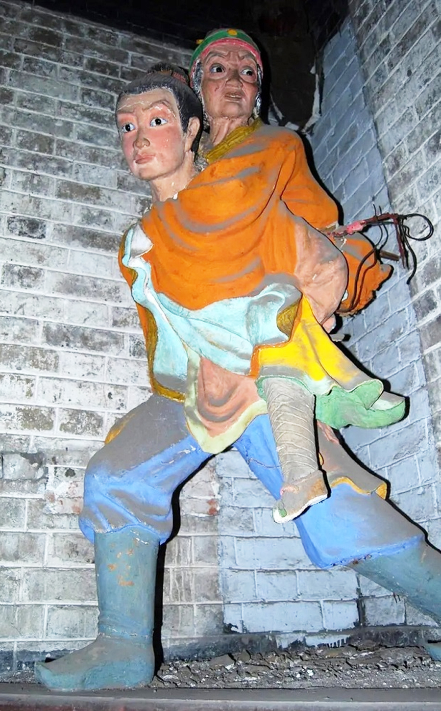 江革負(fù)母彩塑