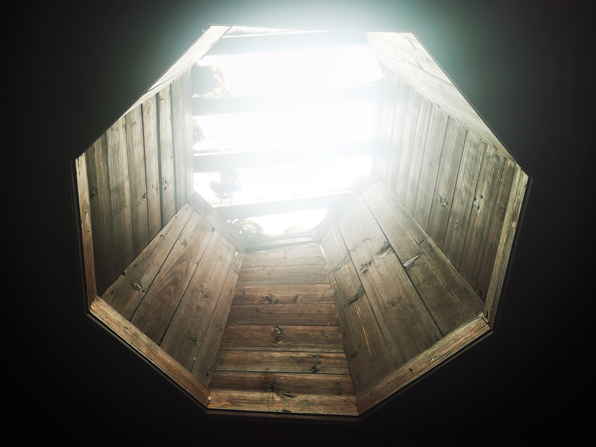 透著陽(yáng)光的八角樓天窗